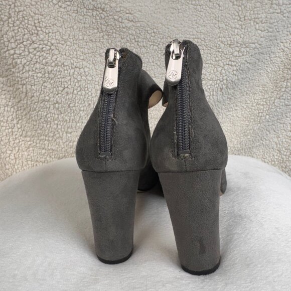Adrienne Vittadini Nieves Grey Suede Heels Size 7 - Picture 3 of 6